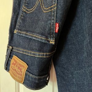 Levi’s dark blue skinny jeans